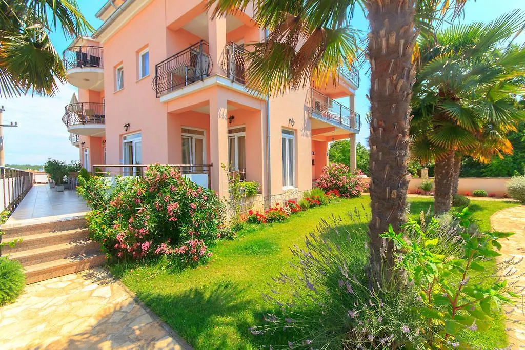 Apartments 4 Palme Funtana