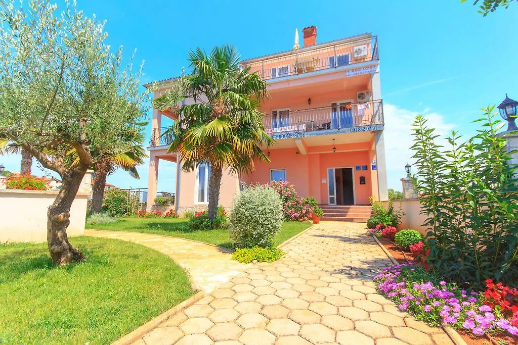 Apartments 4 Palme Funtana